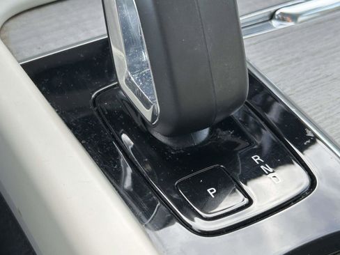 Certified 2023 Volvo XC60 B5 Plus w/ Climate Package image 27