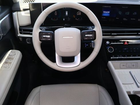 Used 2025 Hyundai Santa Fe SEL FWD image 9
