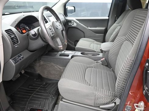 Used 2017 Nissan Frontier SV w/ SV Value Truck Package AWD/4WD image 12