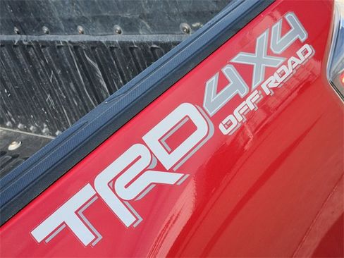 Used 2021 Toyota Tacoma TRD Off-Road w/ Technology Package image 7