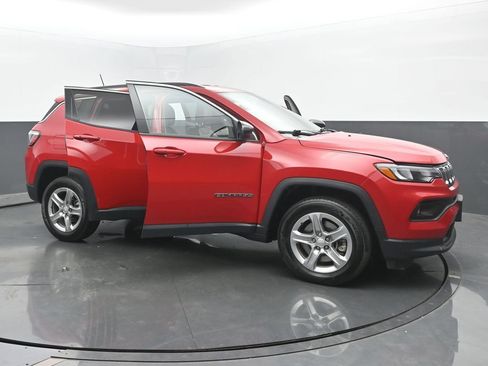 Used 2024 Jeep Compass Latitude AWD/4WD image 52