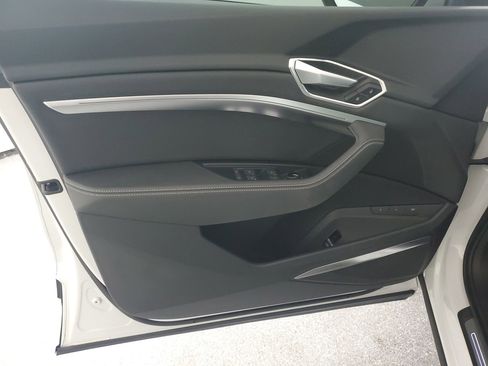 Certified 2021 Audi e-tron Premium Plus w/ Premium Plus Package image 20