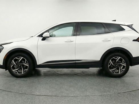 Used 2025 Kia Sportage LX image 5