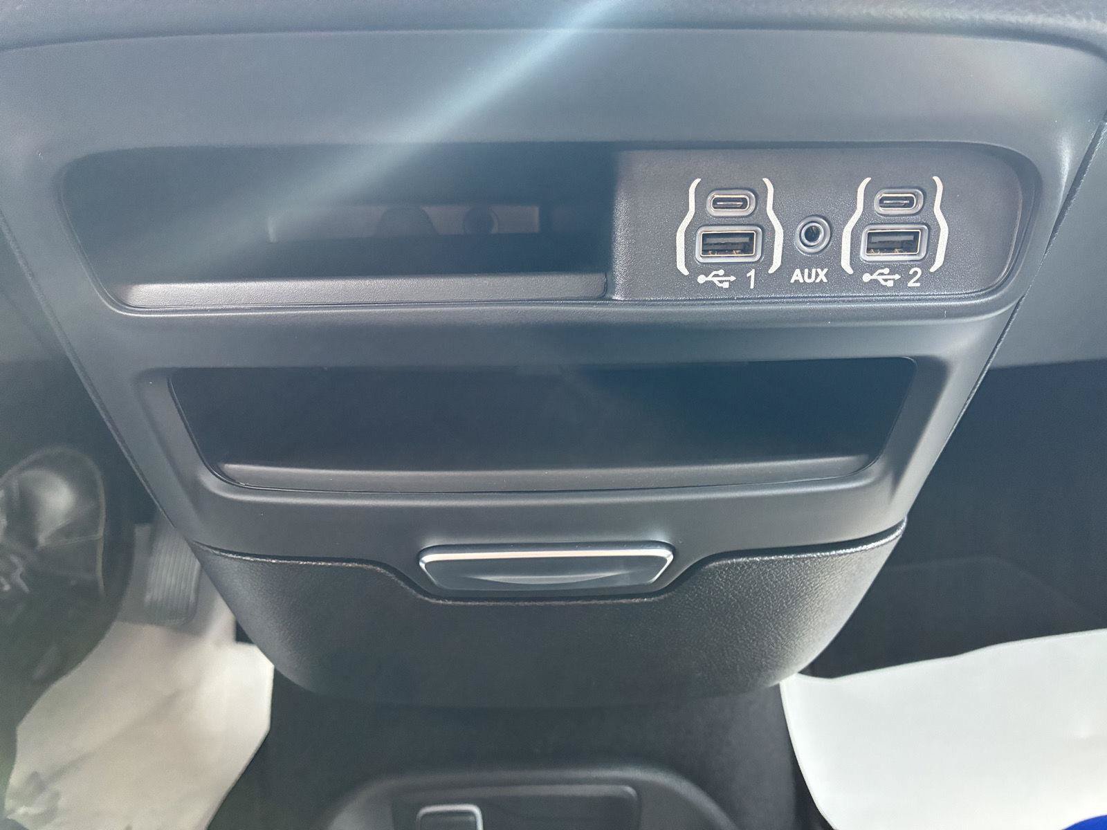 New 2025 Chrysler Pacifica Select FWD image 28