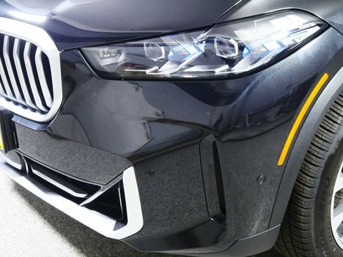 Used 2026 BMW X5 xDrive50e w/ Executive Package image 16