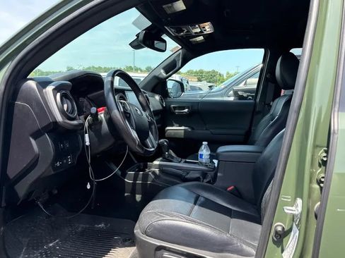 Used 2021 Toyota Tacoma TRD Off-Road w/ TRD Premium Off Road Package AWD/4WD image 3