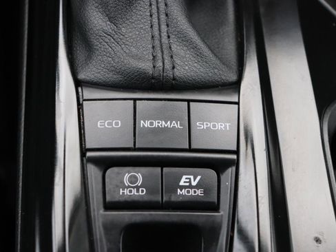 Used 2025 Toyota Camry SE image 38