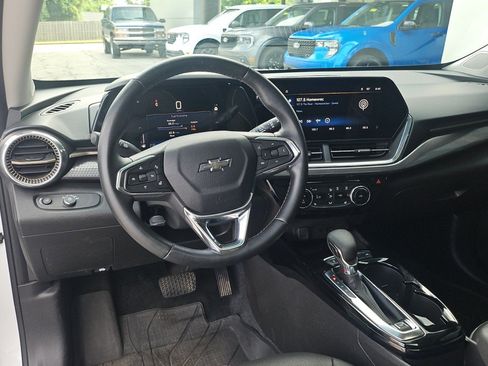 Used 2024 Chevrolet Trax ACTIV w/ Sunroof Package FWD image 15
