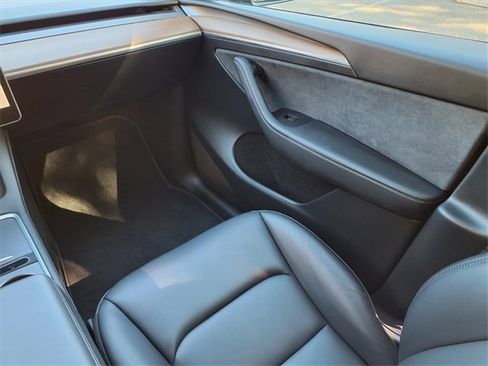 Used 2024 Tesla Model Y Long Range image 18