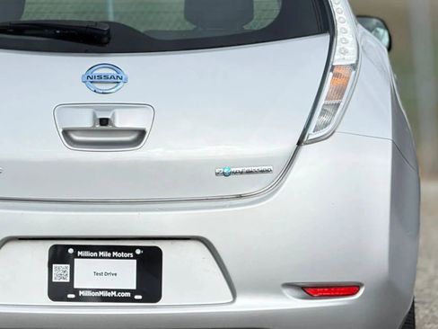 Used 2014 Nissan Leaf S image 14