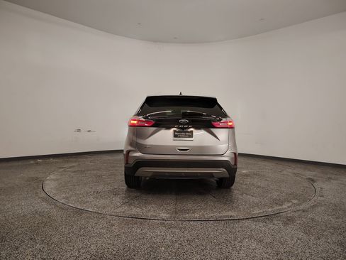 Used 2021 Ford Edge SEL image 9