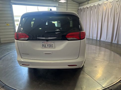 Used 2023 Chrysler Voyager LX FWD image 6
