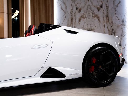 Used 2023 Lamborghini Huracan EVO image 16