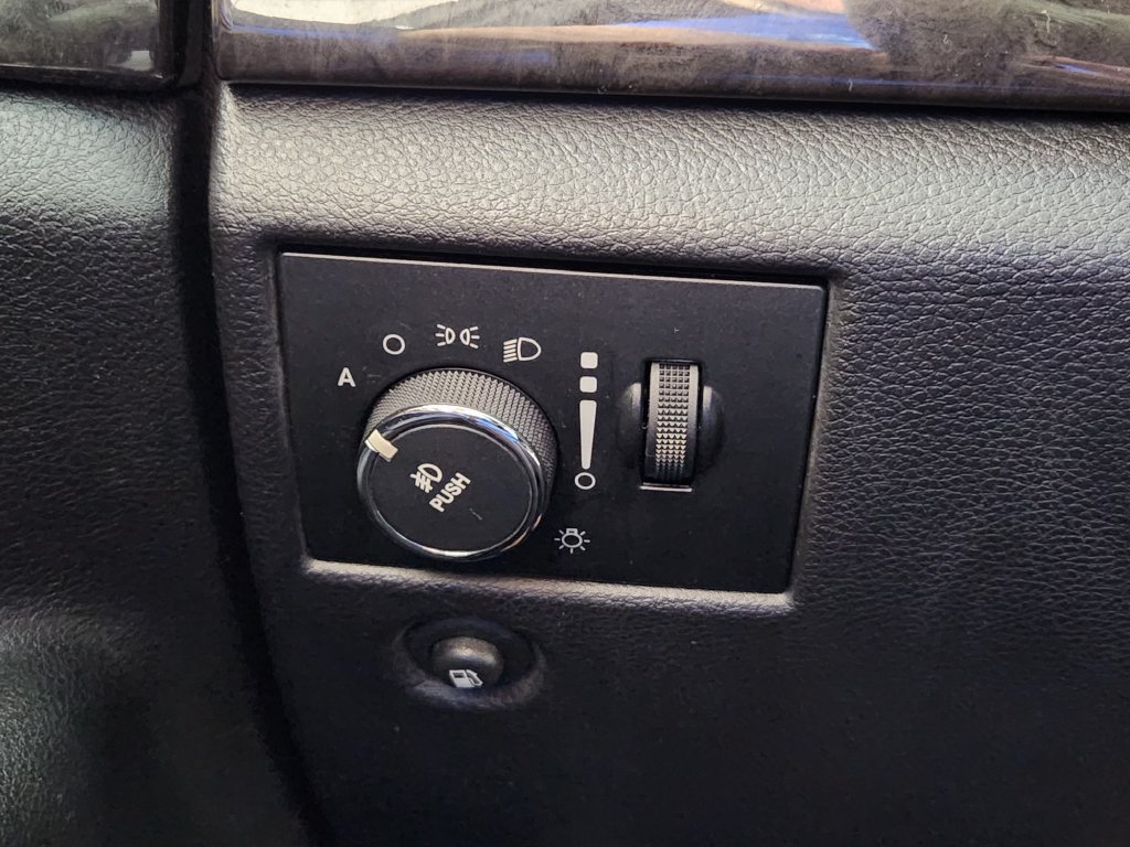 Used 2012 Jeep Grand Cherokee Laredo w/ Laredo E Group AWD/4WD image 26