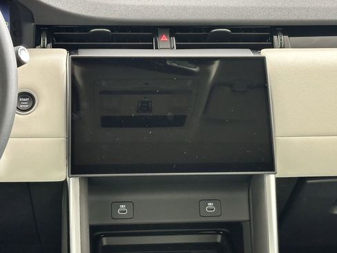Used 2025 Land Rover Discovery Sport S image 22