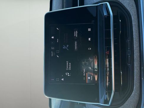 Used 2025 Jeep Compass Latitude image 18