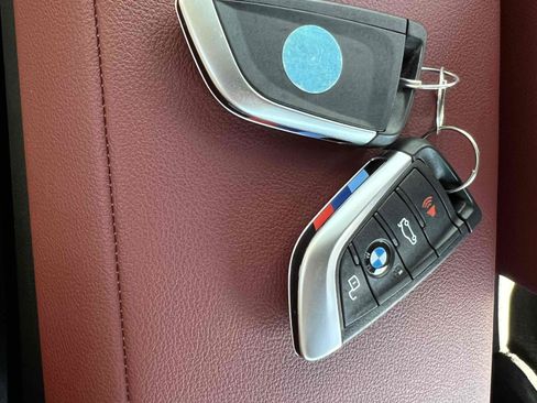 Used 2024 BMW 330i Sedan w/ M Sport Package RWD image 7