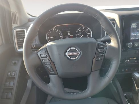 Used 2024 Nissan Frontier SV w/ SV Convenience Package image 12