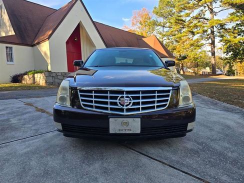Used 2008 Cadillac DTS Luxury II image 38