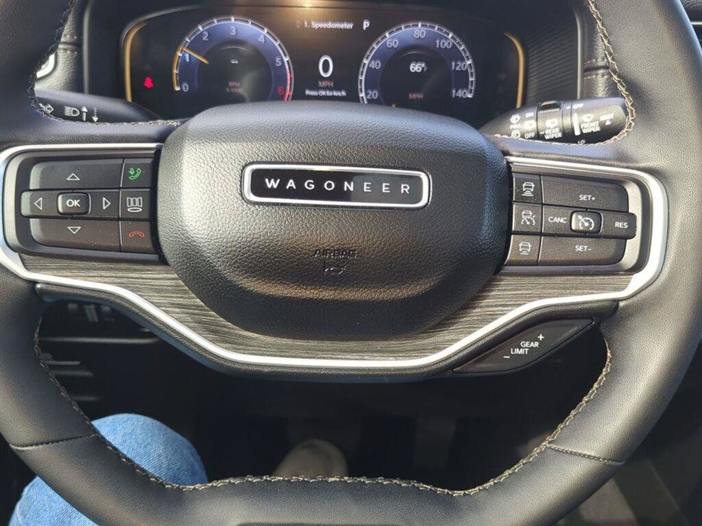 Used 2024 Jeep Wagoneer L Series II w/ Premium Group I AWD/4WD image 18