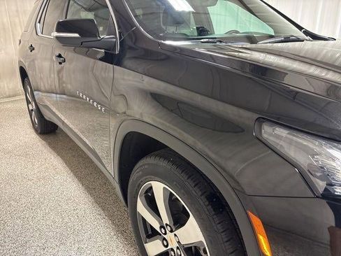 Used 2023 Chevrolet Traverse LT w/ LT Premium Package AWD/4WD image 9