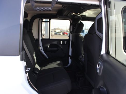 Used 2020 Jeep Gladiator Sport image 18