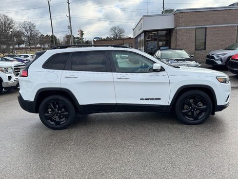 Used 2020 Jeep Cherokee Latitude Plus image 2