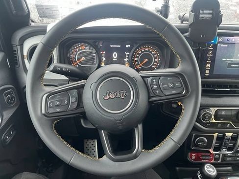 Used 2024 Jeep Gladiator Sport AWD/4WD image 14