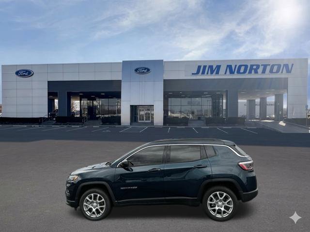 Used 2024 Jeep Compass Latitude AWD/4WD image 8
