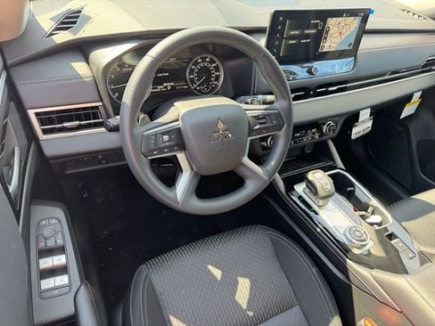 New 2026 Mitsubishi Outlander ES FWD image 15