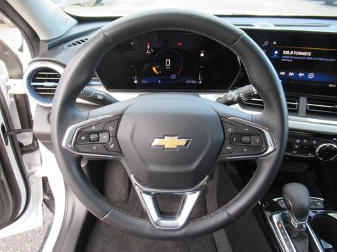 Used 2024 Chevrolet Trax LT w/ Driver Confidence Package image 17