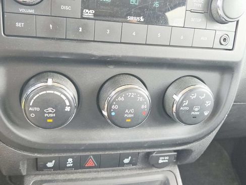 Used 2011 Jeep Patriot Latitude FWD image 17