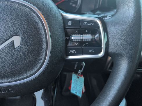 Used 2022 Kia Sorento LX image 23