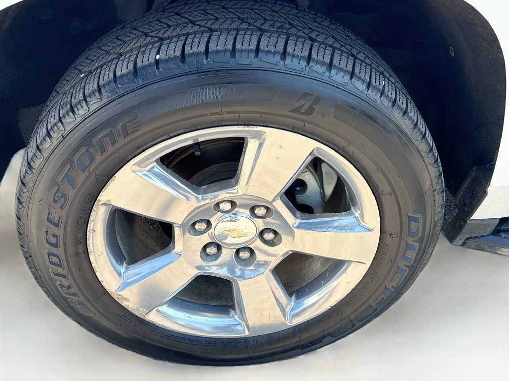 Used 2018 Chevrolet Suburban LT RWD image 38
