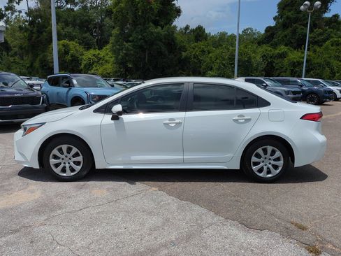 Used 2024 Toyota Corolla LE FWD image 8