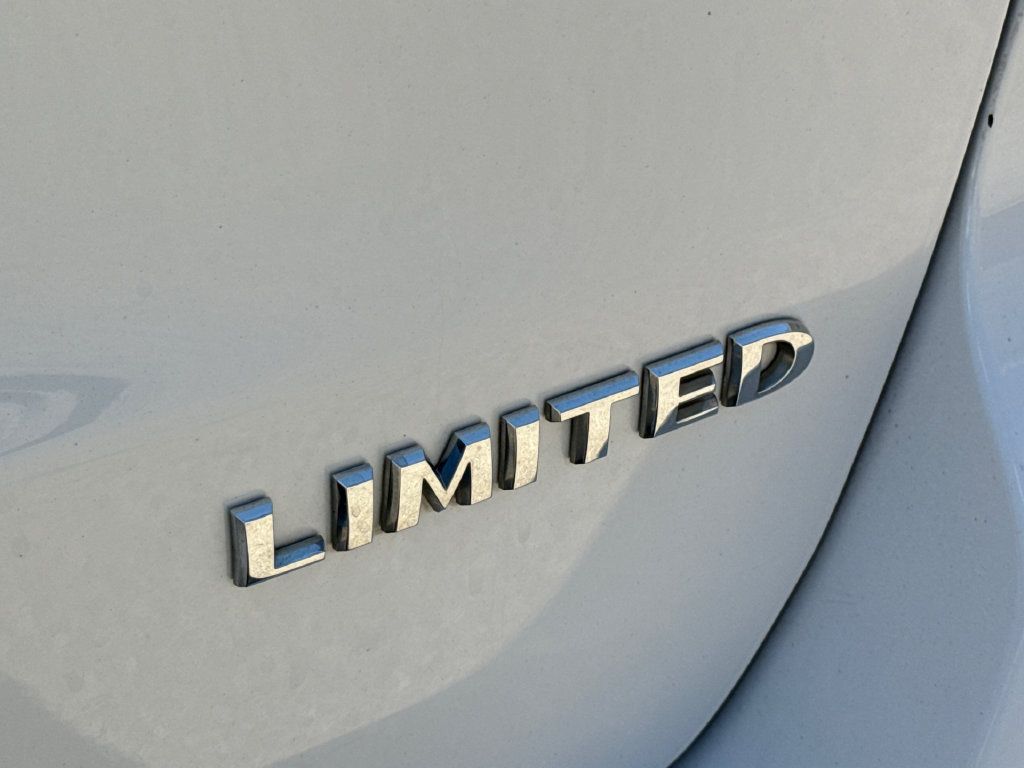 Used 2018 Jeep Grand Cherokee Limited RWD image 9