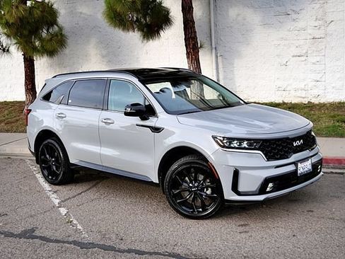 Certified 2022 Kia Sorento SX FWD image 1