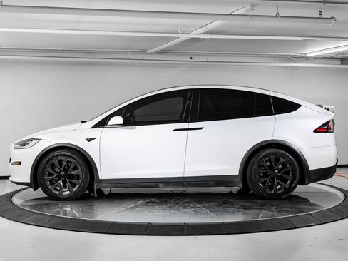 Used 2022 Tesla Model X image 2