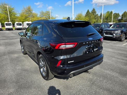 Certified 2024 Ford Escape ST-Line w/ Tech Pack #1 AWD/4WD image 3