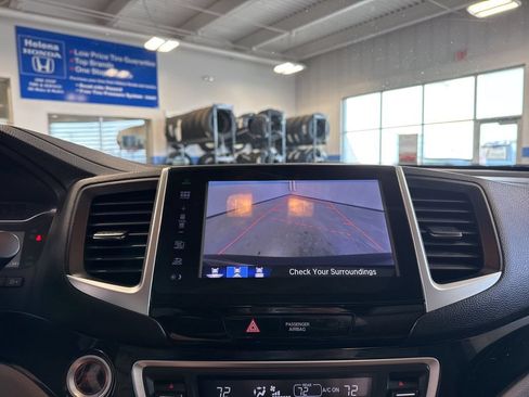 Used 2016 Honda Pilot Touring image 11