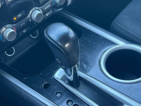 Used 2015 Nissan Pathfinder SV image 19