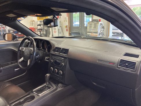 Used 2009 Dodge Challenger SRT8 RWD image 18