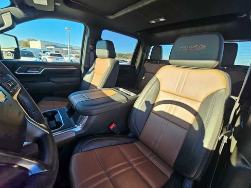Used 2025 Chevrolet Silverado 3500 High Country w/ Technology Package image 22