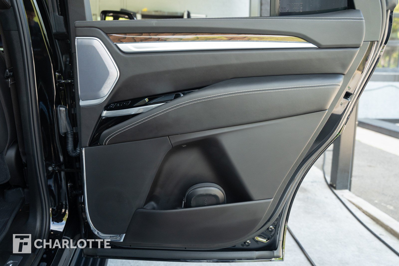 Used 2025 Cadillac Escalade Sport Platinum w/ LPO, Floor Liner Package AWD/4WD image 35