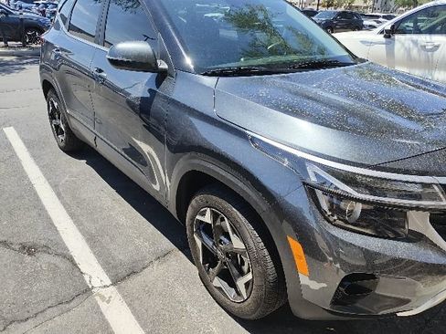 Certified 2025 Kia Seltos EX w/ EX Sunroof Package FWD image 9