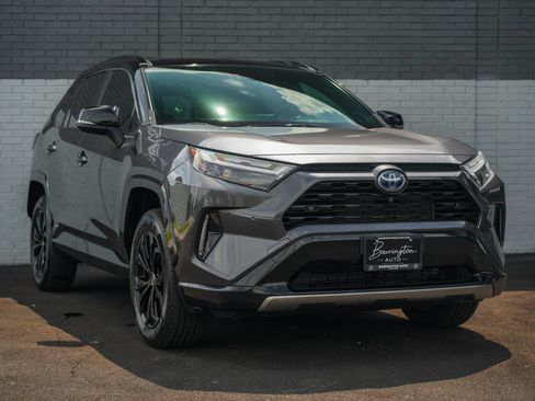 Used 2022 Toyota RAV4 XSE AWD/4WD image 3