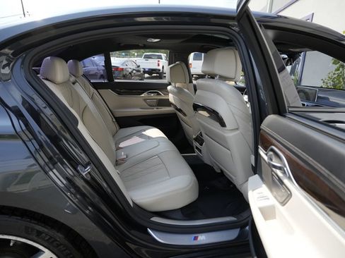 Used 2016 BMW 750i xDrive AWD/4WD image 40