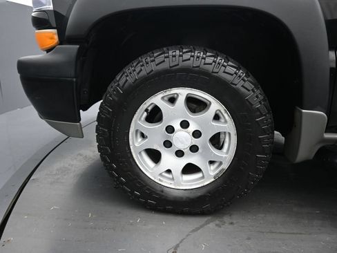 Used 2005 Chevrolet Suburban Z71 w/ Preferred Equipment Group AWD/4WD image 44