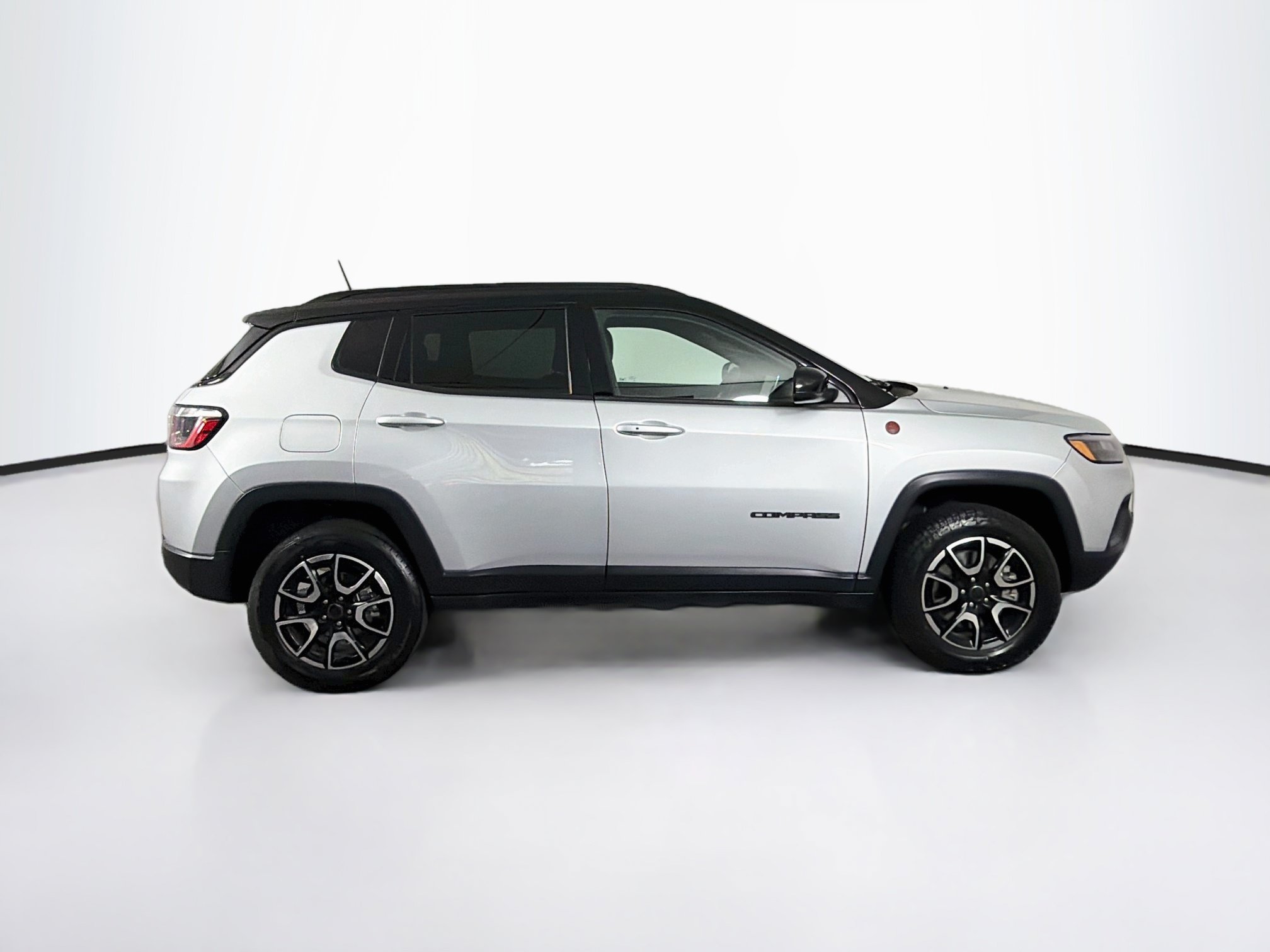 Used 2025 Jeep Compass Trailhawk AWD/4WD image 10