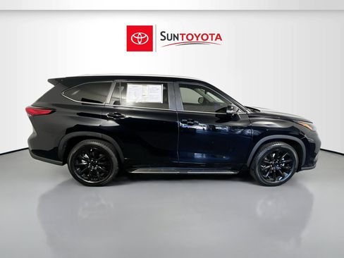 Used 2023 Toyota Highlander XLE image 2